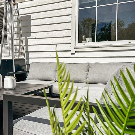 3 Bedroom Stunning In Vikebygd
