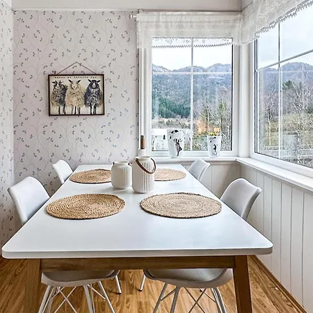 Vakantiehuis 3 Bedroom Stunning In *