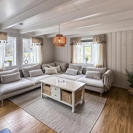 3 Bedroom Stunning In Vakantiehuis Vikebygd