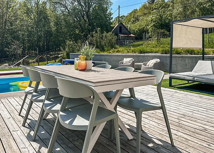 3 Bedroom Stunning In بيت للعطل